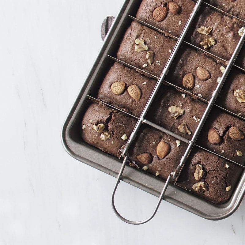 Brownie Baking Pan With Dividers